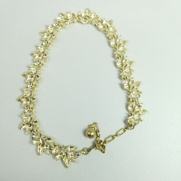 Vintage Leaf Design Gold Tone Panel Collar Necklace, Adjustable Hook Clasp - Picture 4 of 7